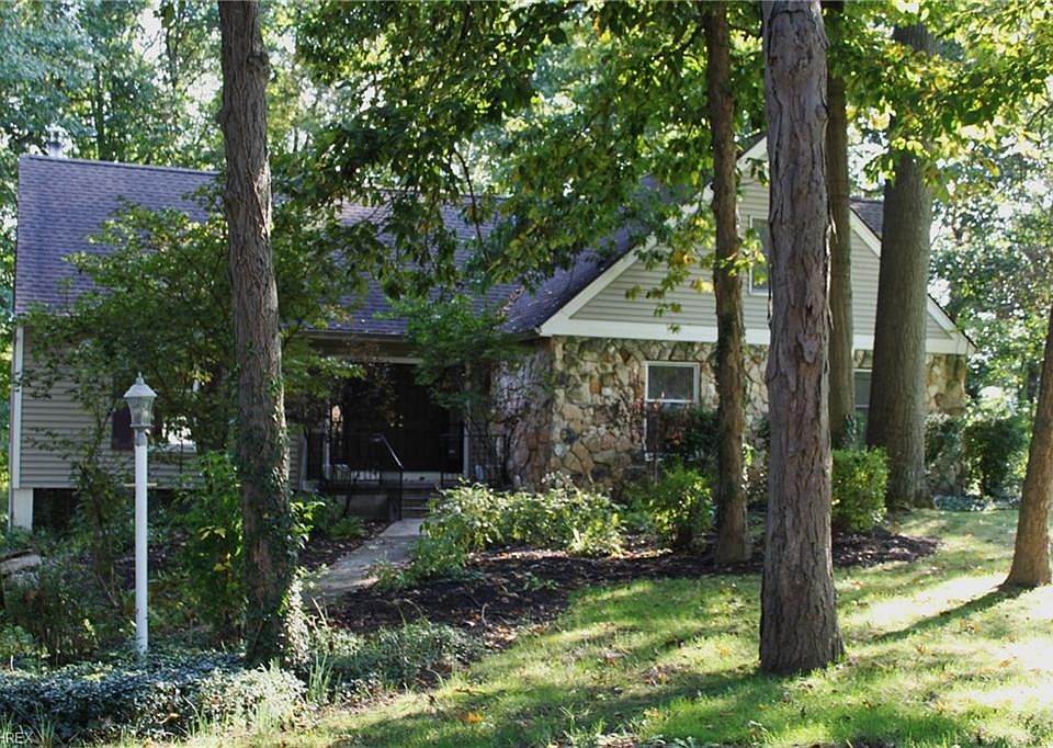 1st image of 29 Chadbourne Dr