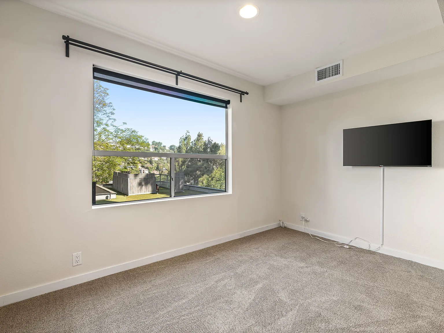 1 bed, 825 sqft, $3,300 — Photo 3