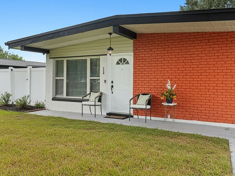 228 Sunset Dr — Photo 5
