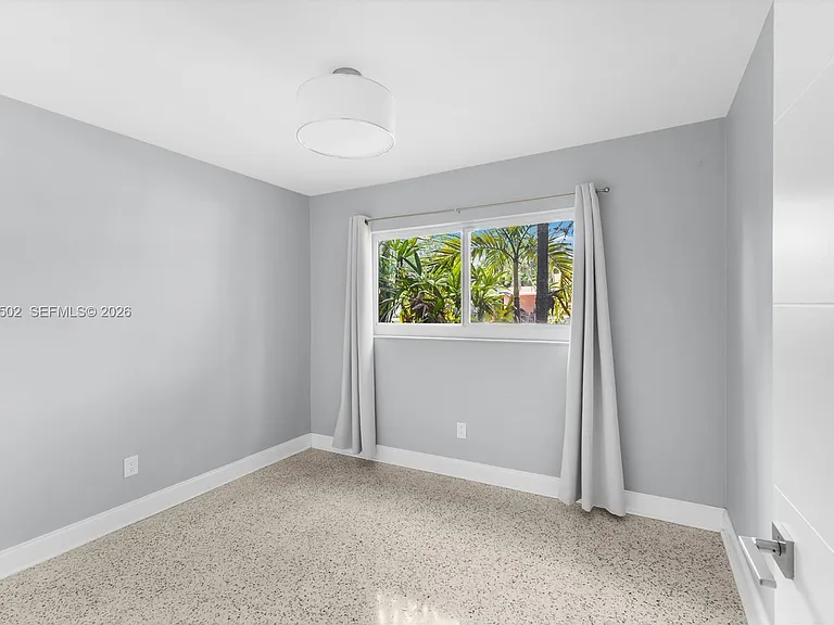 340 NE 129th St — Photo 18