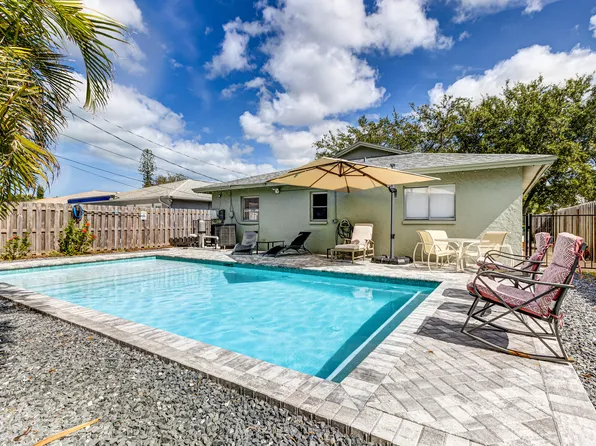 794 103rd Ave N, Naples, FL 34108