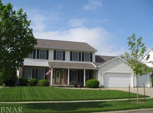 2809 Stonehurst Dr, Bloomington, IL