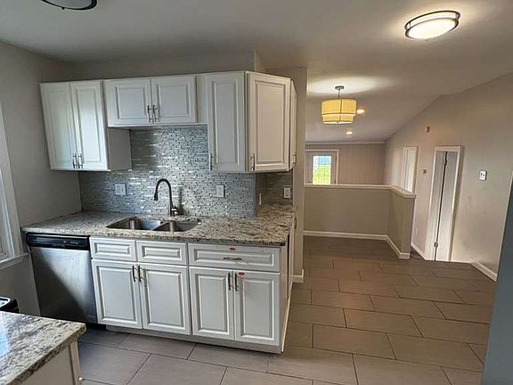 5th image of 4461 Groveland Rd