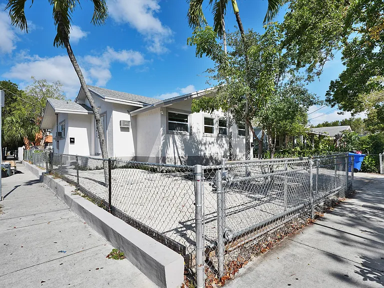 1411 SW 3rd St #2 — Photo 25