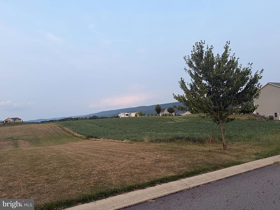 2nd image of 32 Pheasant Hill Dr