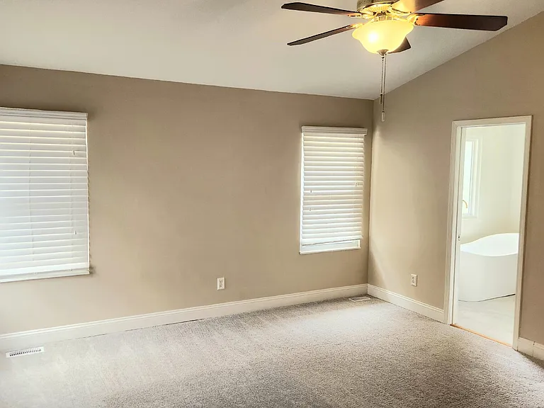 1146 Carrington Dr — Photo 12