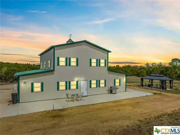 116 Creekview Dr, Blum, TX 76627