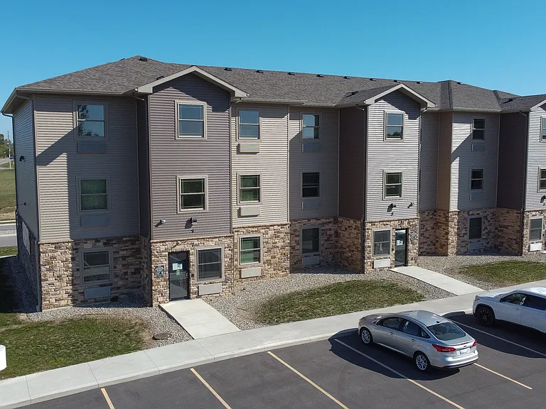 Crossroads Place Apartments — Photo 78