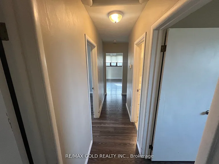 979 Wellington St — Photo 5