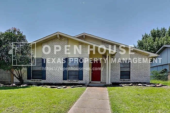 5028 Amhurst Ln — Photo 1
