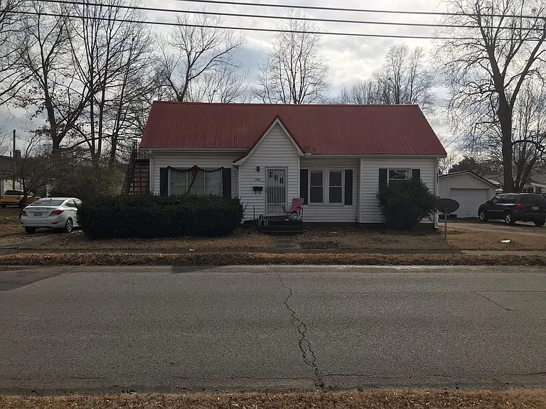 206 Cherry Ave — Photo 1