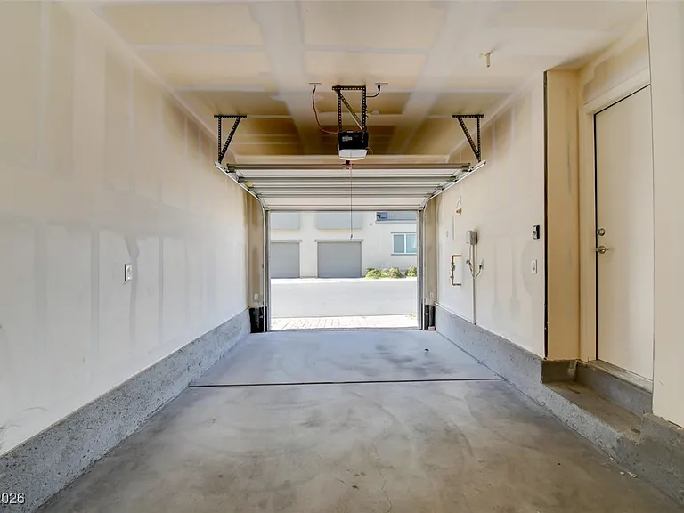 7030 Spicy Merlot St — Photo 17