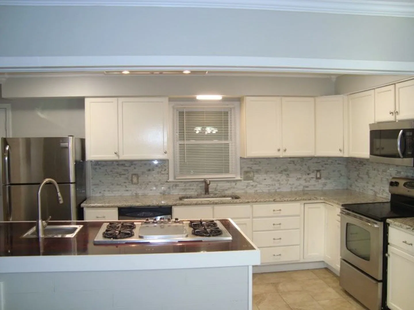 Renovated 4 bedroom available now to rent! — Photo 4