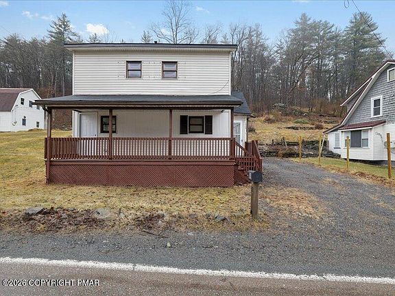 2nd image of 689 Main Rd