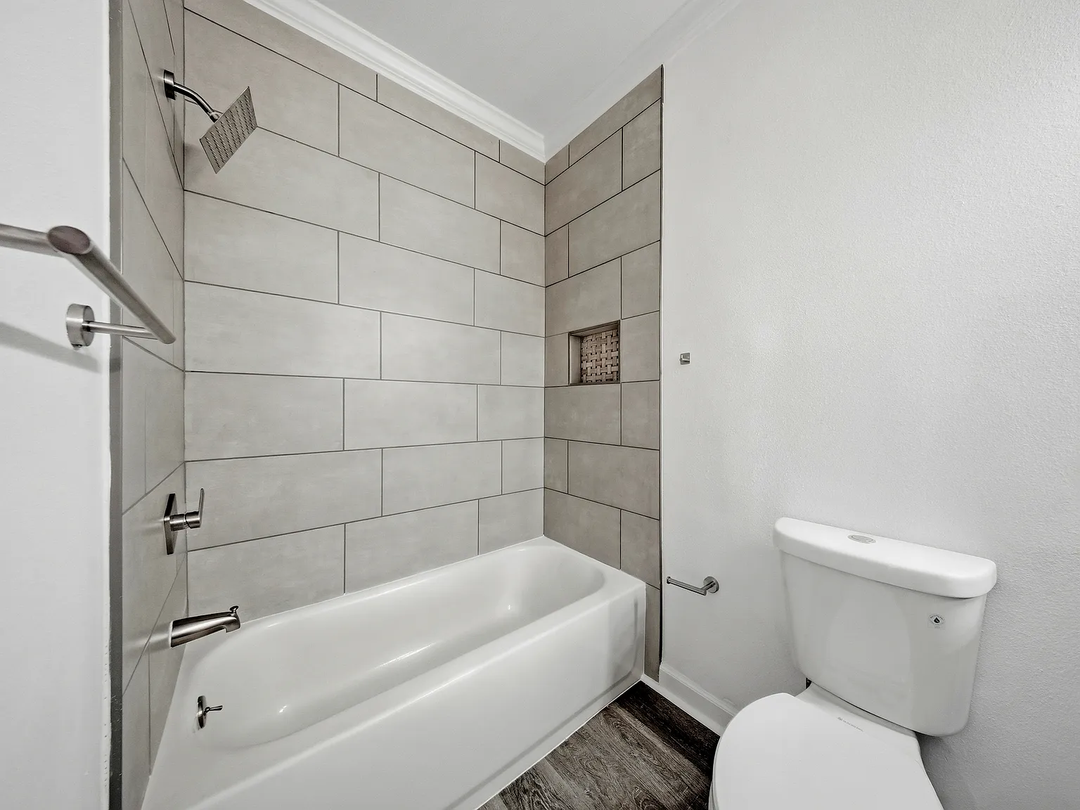 2 bed, 1050 sqft, $1,600 — Photo 3