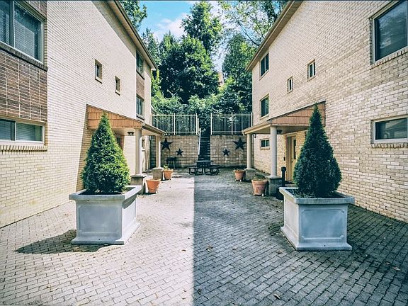 2nd image of 3521 W Run Rd APT 4