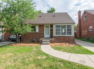 20489 Country Club Dr, Harper Woods, MI