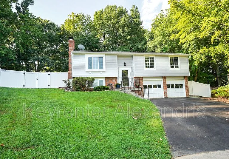 5901 Beech Tree Dr — Photo 2
