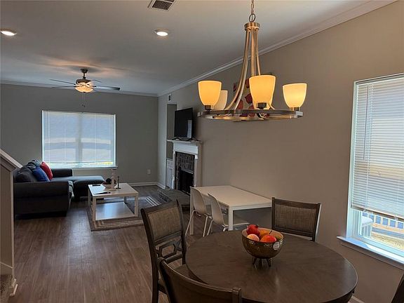 4th image of 311 Melody Ln NE