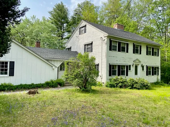 25 Woodhaven Dr, Belchertown, MA 01007