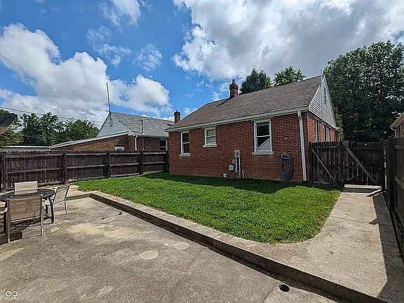 1630 Lawton Ave — Photo 2