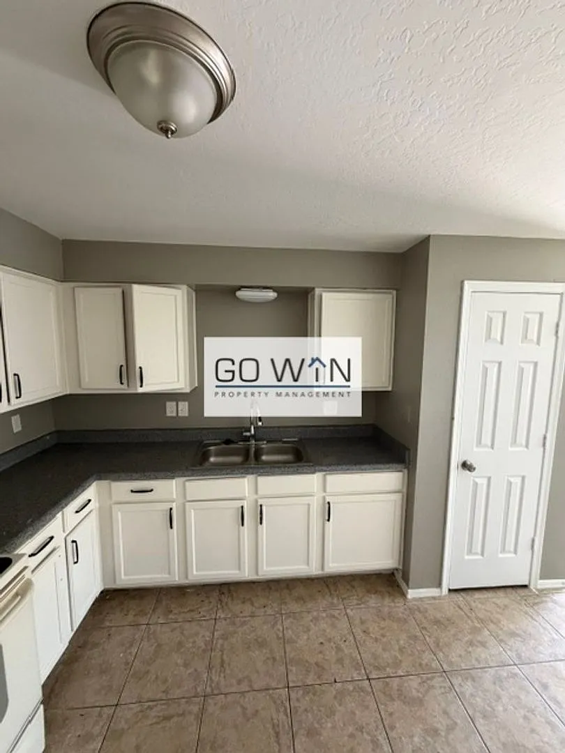 22 E Ingram St — Photo 2