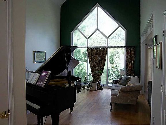 4th image of 1420 Country Lake Dr