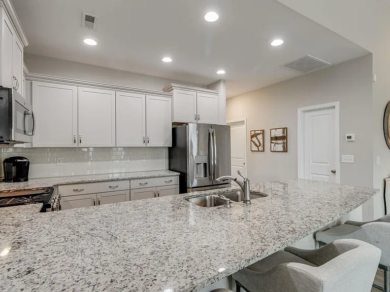 1453 Ardennes Dr — Photo 4