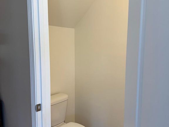 4th image of 664 Cloudreach Rd