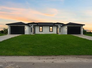 717-719 Gilbert Ave S, Lehigh Acres, FL 33973