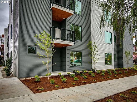 5th image of 7017 NE Grand Ave Unit 302