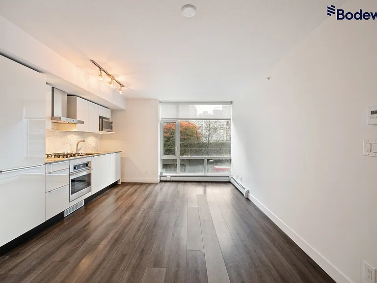 1283 Howe St — Photo 23