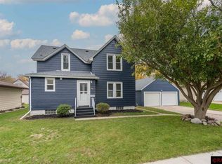 490 7th St SW, Wells, MN 56097