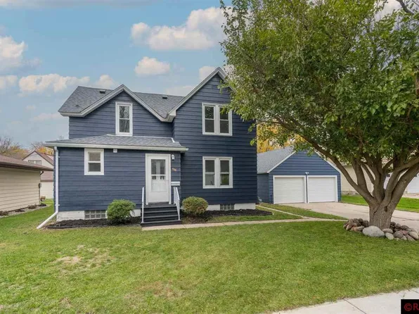 490 7th St SW, Wells, MN 56097