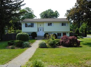 211 Old Haverstraw Rd, Congers, NY 10920