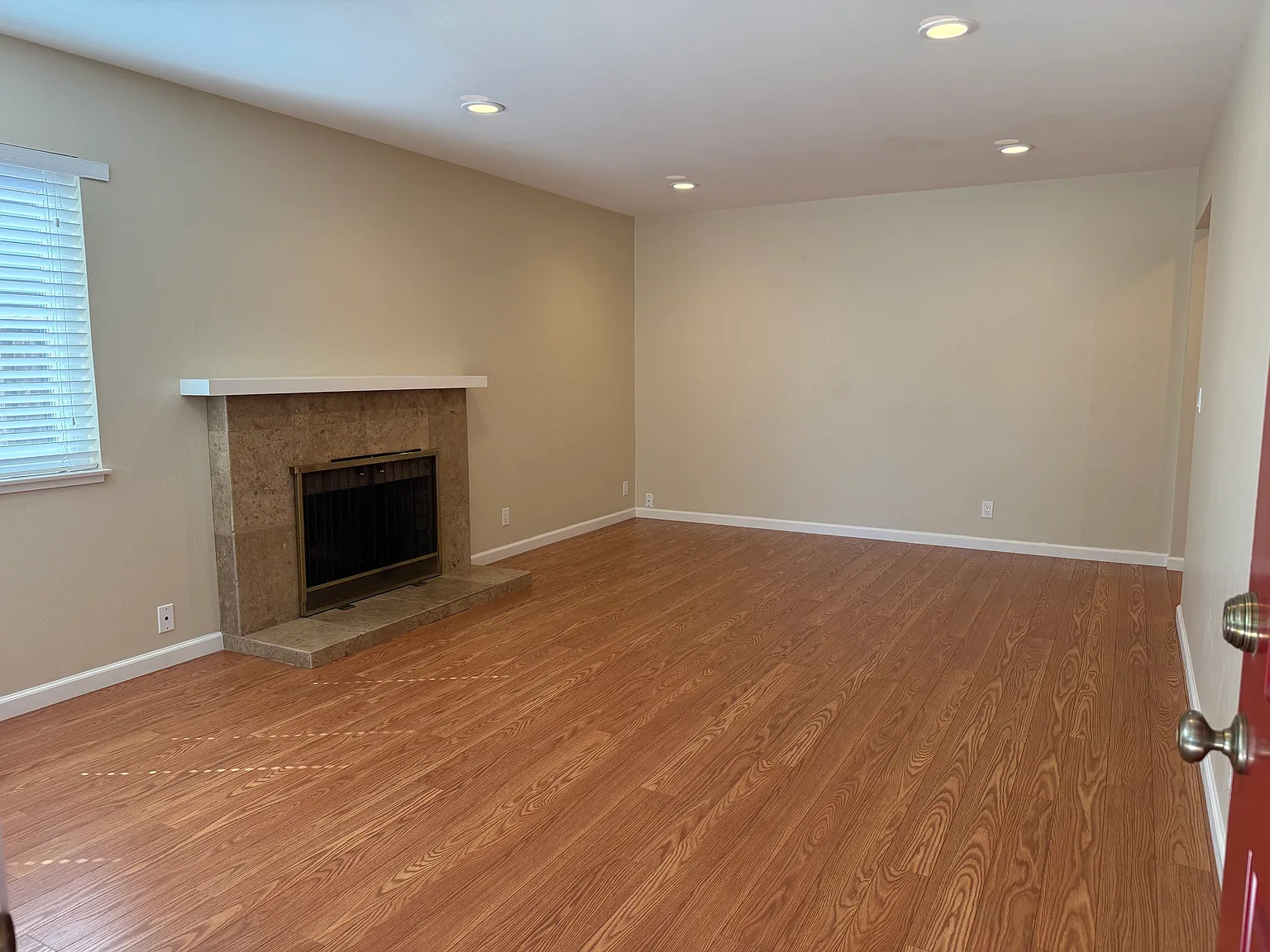 2 bed, 1000 sqft, $3,200 — Photo 4