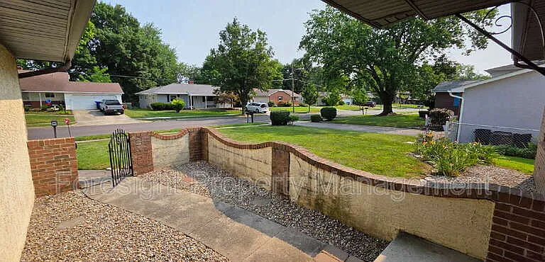 53 Carriage Dr — Photo 3