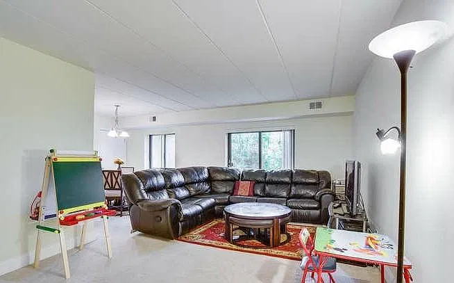2 bed, 1041 sqft, $2,150 — Photo 4