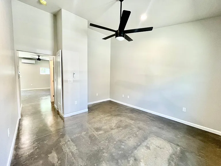 720 N Walnut St #14 — Photo 13