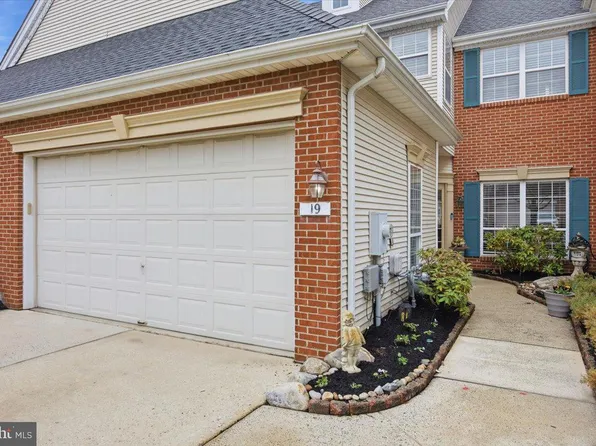 19 Grand Banks Cir, Marlton, NJ 08053
