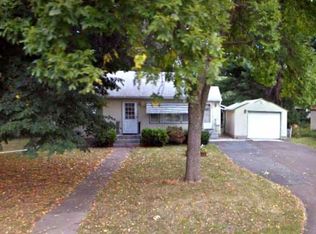 1139 Laurie Rd W, Roseville, MN 55113