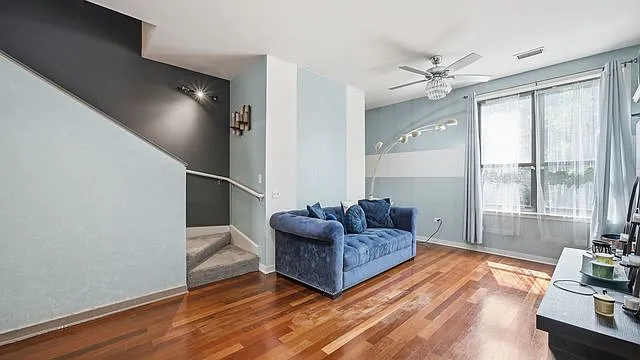 510 W Elm St #1033