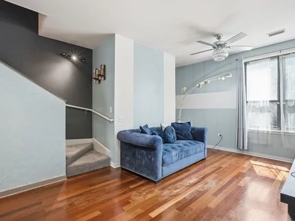 510 W Elm St Unit 1033, Chicago, IL 60610