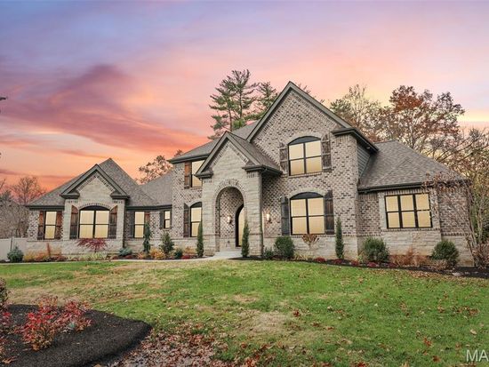 115 Ladue Pine Woods Pl, Saint Louis, MO 63141