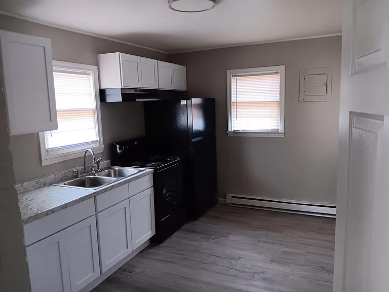 110 Brown St — Photo 4