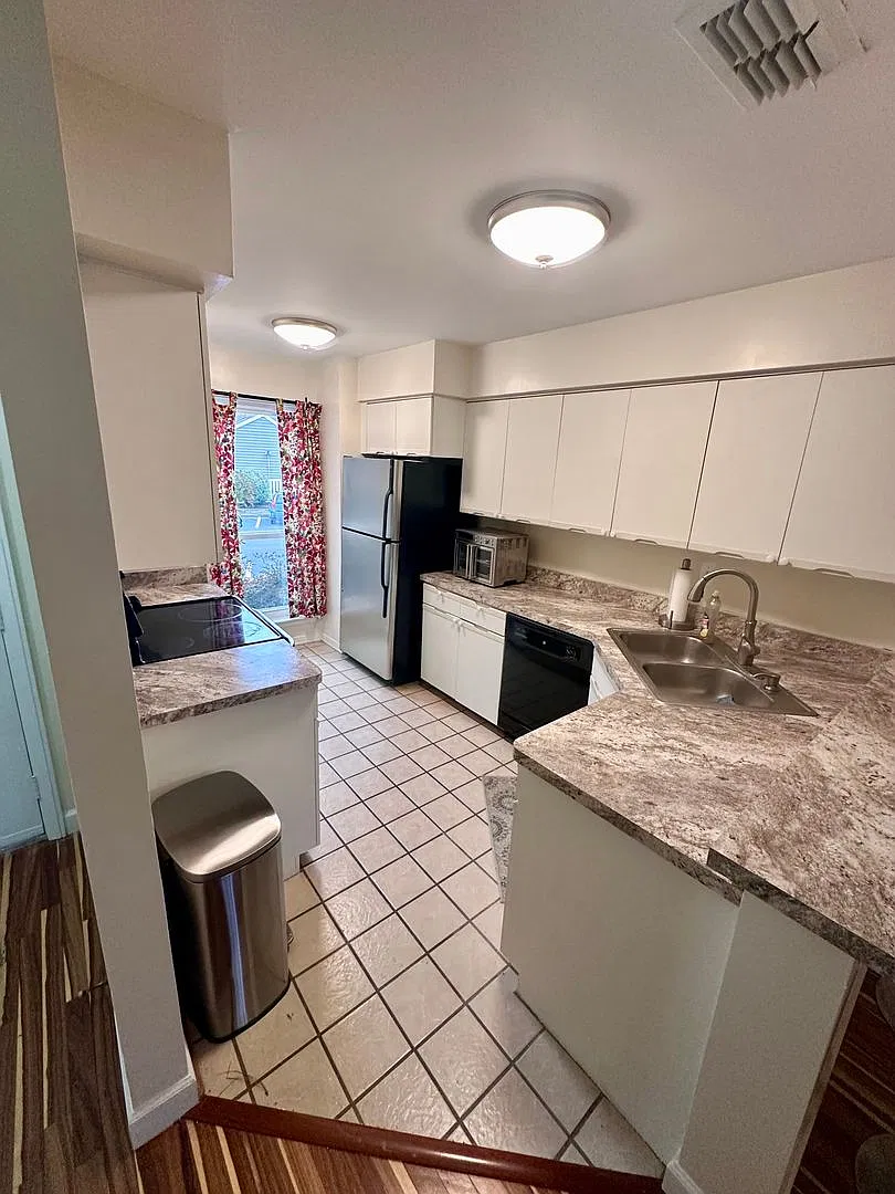 2-Bedroom, 2.5-Bath Condo with Water Views off Great Neck Road — Photo 4