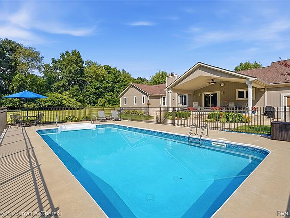 5th image of 1263 Purdy Ln