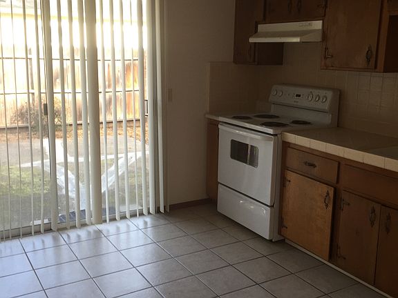 4th image of 617 Oak St