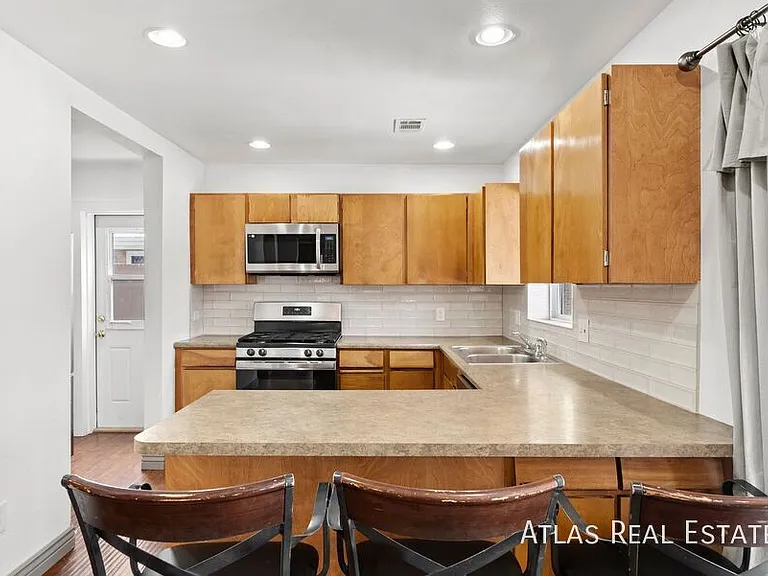 2020 N Oneida St — Photo 8