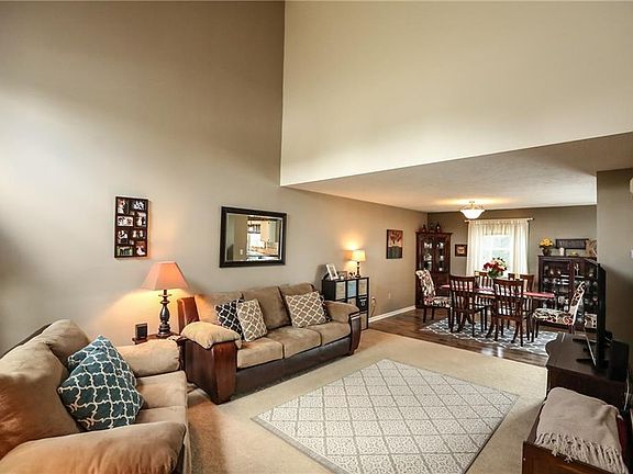 4th image of 6 Ardsley Cir